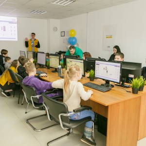 Новый класс в развлекательном центре города Томска! Скоро открытие! - Школа программирования для детей, компьютерные курсы для школьников, начинающих и подростков - KIBERone г. Хомутово